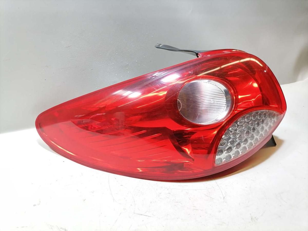 Peugeot 2006+ original Rücklicht Rückleuchte Schlussleuchte links Bj.2010
